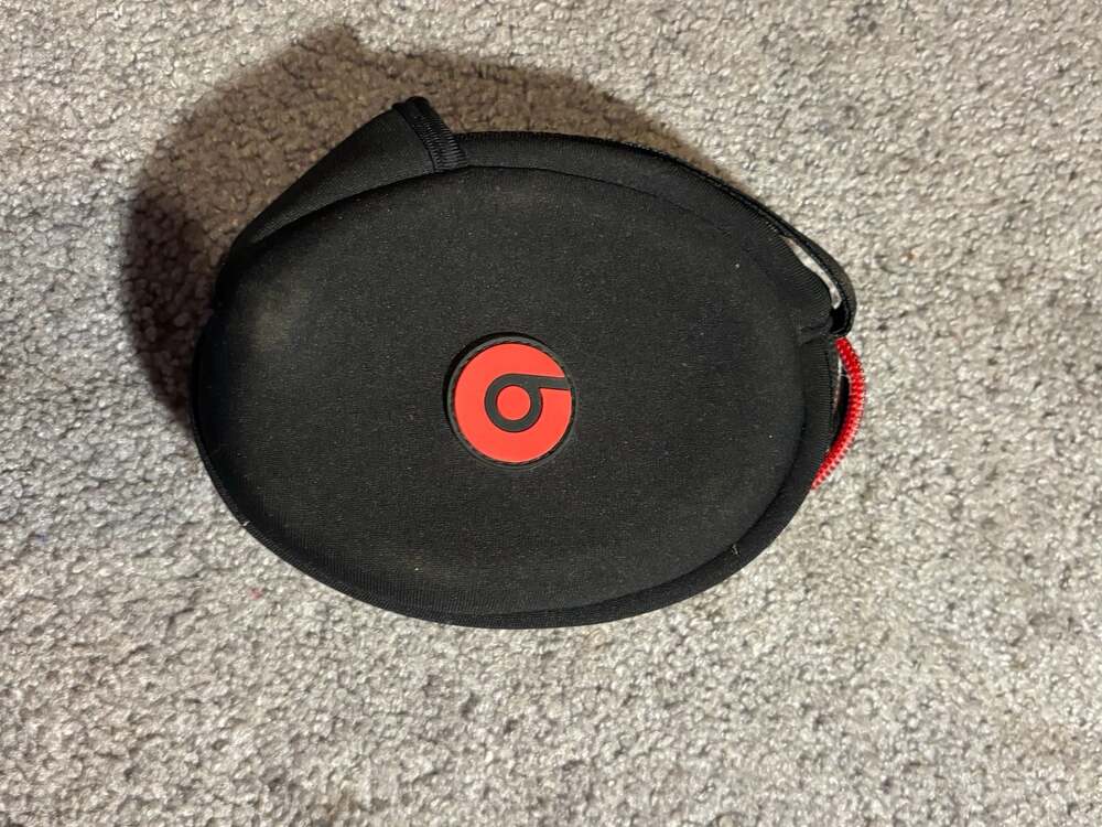Beats by Dre Soft Zippered Carrying Case for In-Ear Headphones